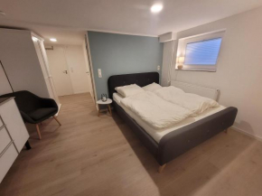 Zimmer im Souterrain mit eigenem Bad